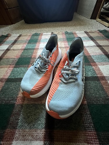 Hoka one - one, x